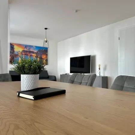 Amao Pearl - Rollstuhlgerechte - 94 Qm - Balkon & Tiefgarage - Aufzug - Naehe Messe - Bis 10 Pers 2whg *