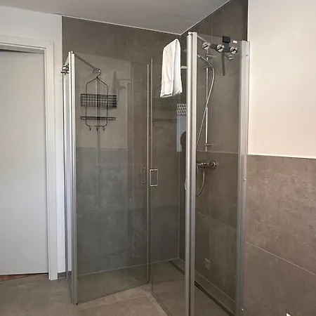 Amao Pearl - Rollstuhlgerechte - 94 Qm - Balkon & Tiefgarage - Aufzug - Naehe Messe - Bis 10 Pers 2whg